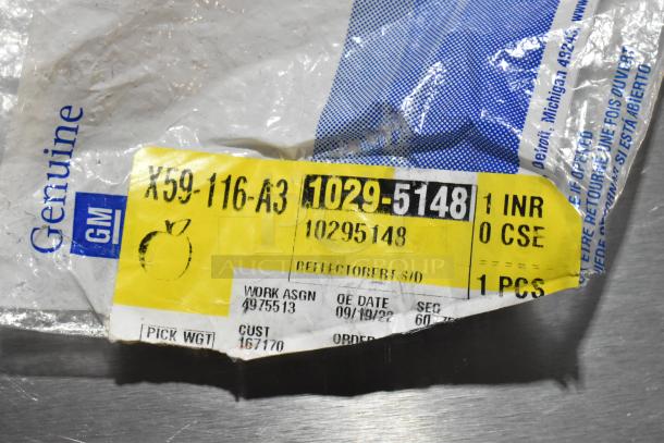 Package for GM X59-116-A3 part, yellow label, marked as "Reflector." Includes codes and GM branding. Condition: sealed.