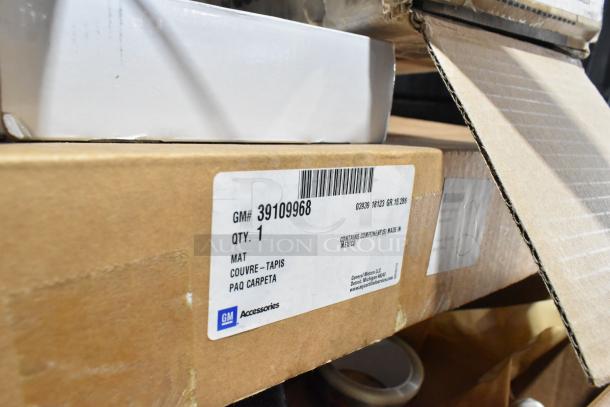 Brown cardboard box labeled "GM Accessories," with product code GM# 39109968 for car floor mats, indicating one unit, made in Mexico.
