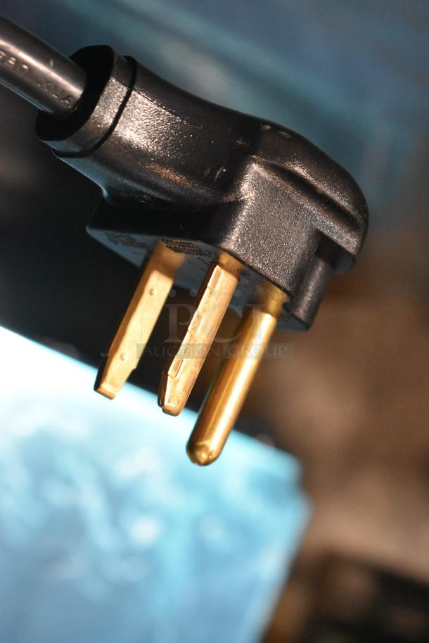 Close-up of power plug for Avantco 177STE4SA Stainless Steel Steam Table, compatible with 120 Volts, 1 Phase.