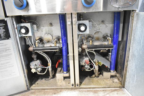 BRAND NEW Avantco 177FPC22NL Stainless Steel 22 Gallon Natural Gas Pasta Cooker. 140,000 BTU, scratch and dent.