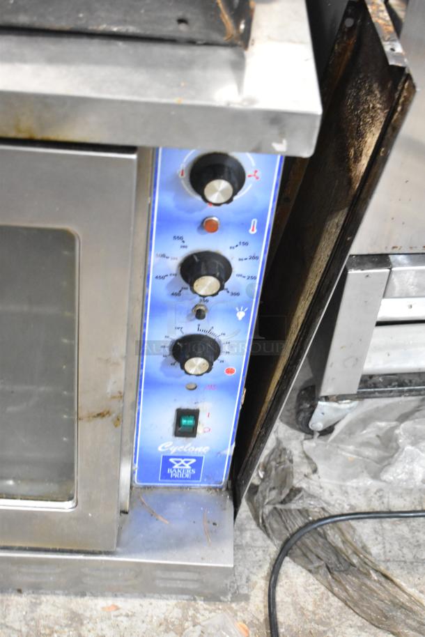 Bakers Pride 456GDCOER21 Cyclone full-size convection oven with view-through doors, metal racks, thermostatic controls, stainless steel finish, used condition.