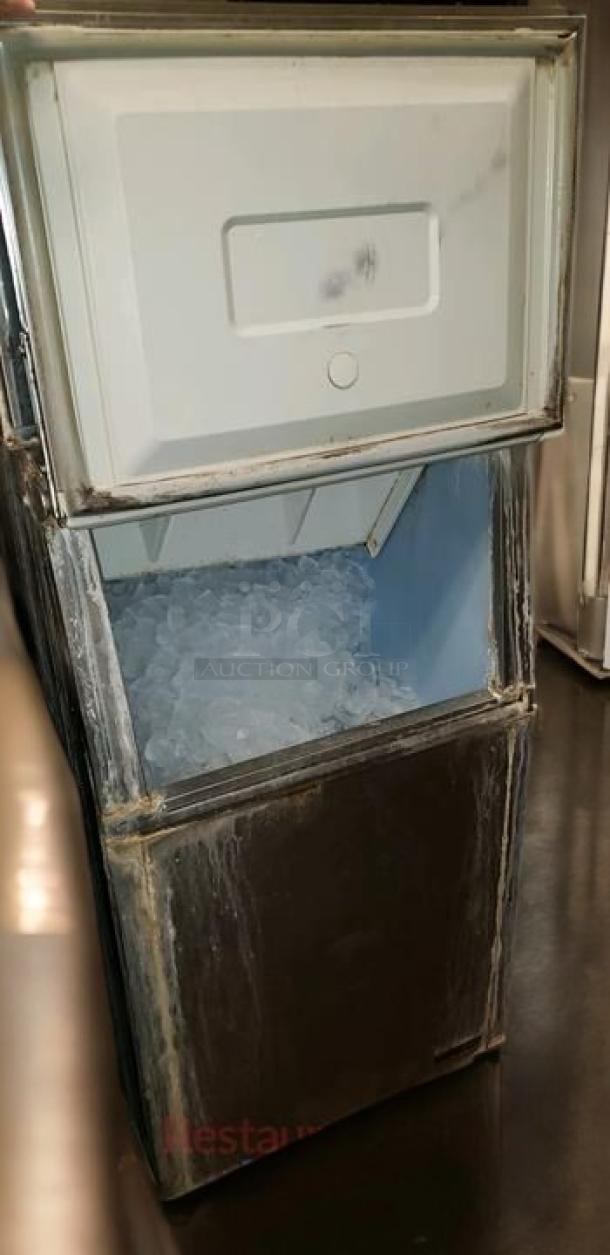 Hoshizaki KM-500MAJ ice machine with bin, excellent condition, crescent cube maker, 115V, tested and working.