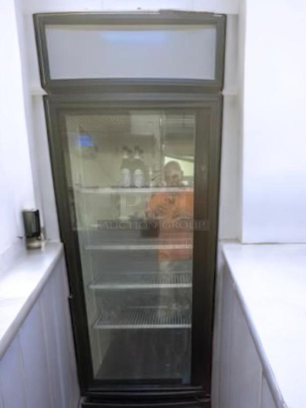 True GDM-23-HC-LD refrigerator, 23 cu.ft, excellent condition, single glass door, shelves visible, fully tested. 115V.