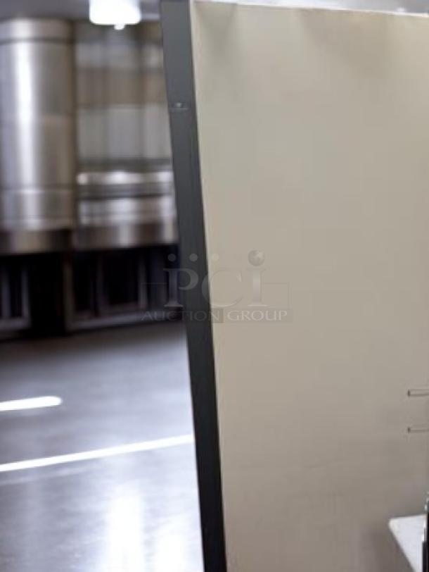 True GDM-23-HC-LD merchandising refrigerator, 23 cu.ft, single glass door, excellent condition, 115V, fully tested.