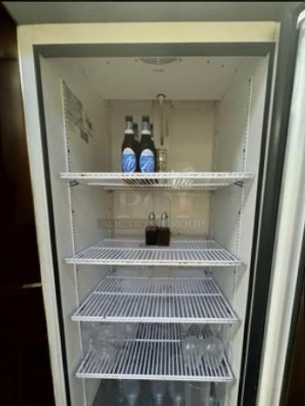 True GDM-23-HC-LD merchandising refrigerator, 23 cu.ft., single glass door, excellent condition, fully tested and working.