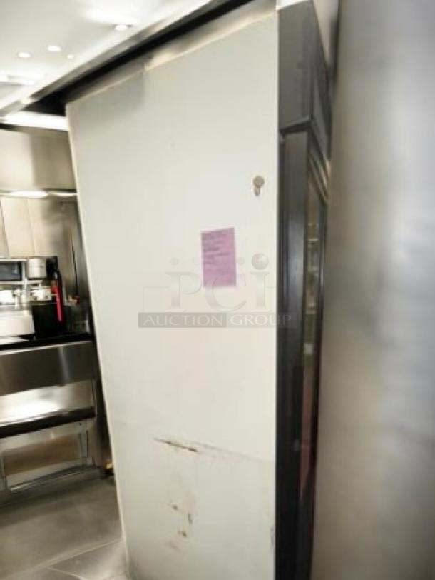 True GDM-23-HC-LD single glass door refrigerator, 23 cu.ft, excellent condition, 115V, fully tested and working. Markings on door.