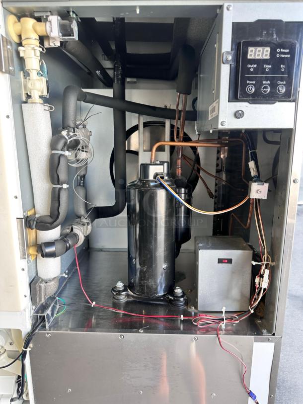 Scotsman BLMI-850A ice machine, superb condition, 2018 model. Features control panel, wiring, and internal components. 230V, fully tested.