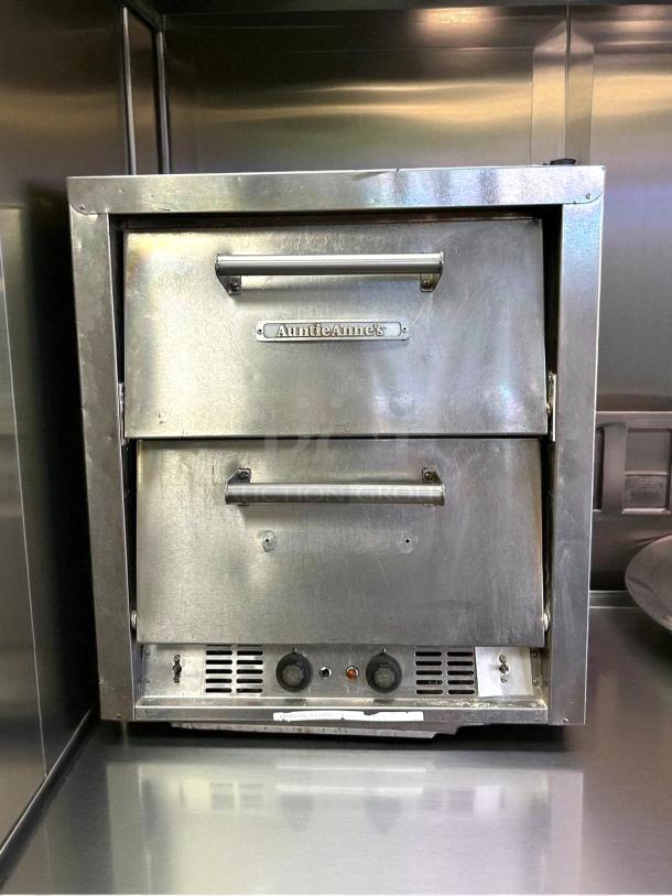 Bakers Pride P44-BL countertop oven, brick lined, stainless steel, dual controls, 220-240V, excellent condition.