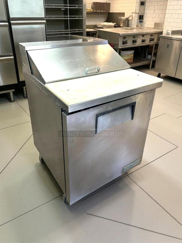 True TSSU-27-08 refrigerated prep table in great condition. Stainless steel, 1 solid door, tested and working.