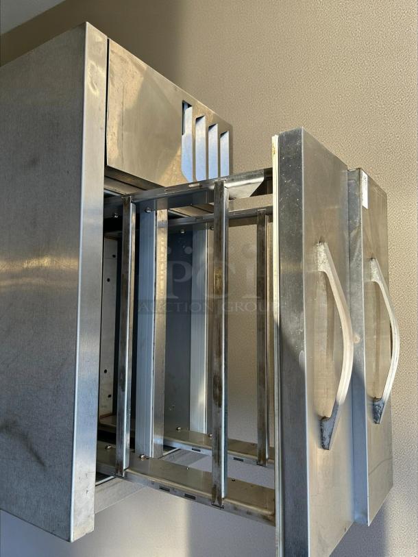 Beverage Air WTRCS36HC 36" two-drawer chef base refrigerator, stainless steel, excellent condition, tested and working.