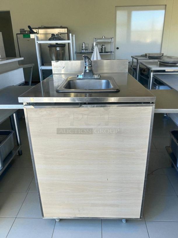 Duke Subway SUB-PS-24-CM 24″ stainless steel hand sink cabinet, tested and working. Features a single faucet, clean design.