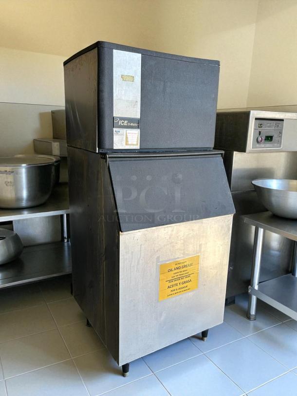 Ice-O-Matic ICE0500HW cube ice maker, great condition. Tested and working. Label and instructions on side panel.