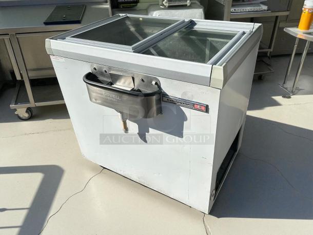 Kelvinator IK273 36” ice cream dipping cabinet in perfect condition, featuring a 115v power supply and built-in dipping well.