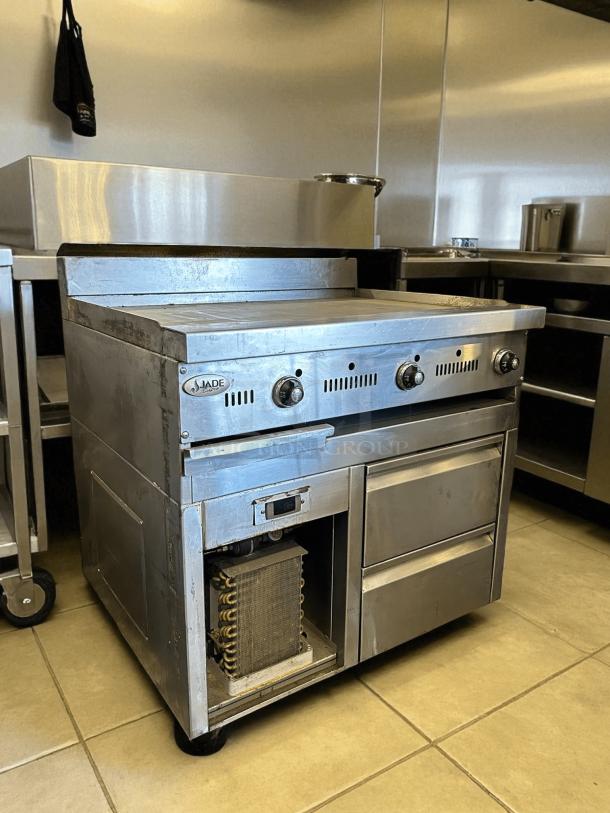 Jade Range JBR-36G-M gas griddle with 36" cooktop, 2 warmers, excellent condition, tested and working. Stainless steel.