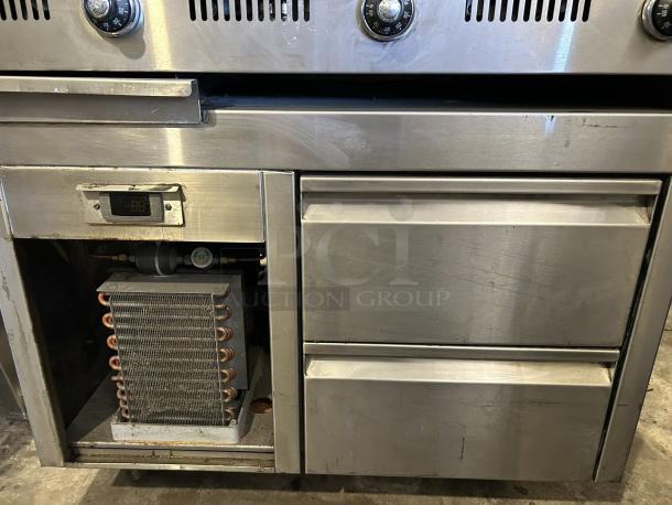 Jade Range JBR-36G-M gas griddle in excellent condition, features 36" cooking surface, 2 warmers below, tested working.