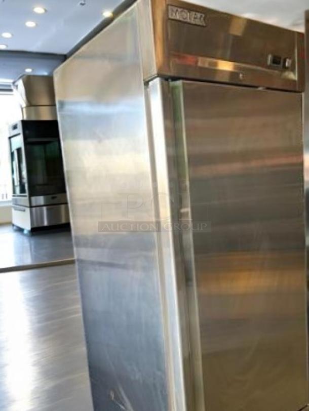 MoTak MSD-1DR-BAL-19-X 29" reach-in refrigerator, right-hinge solid door, stainless steel, excellent condition, 115V.