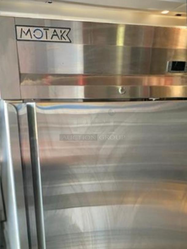 MoTak MSD-1DR-BAL-19-X 29" reach-in refrigerator, right-hinge solid door, stainless steel, excellent condition, 115V.