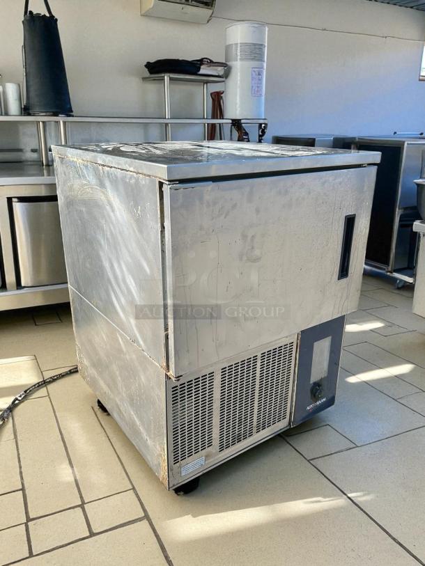 Alto-Shaam QC3-3 Quickchiller, 27" countertop blast chiller, excellent condition, tested and working, visible wear.