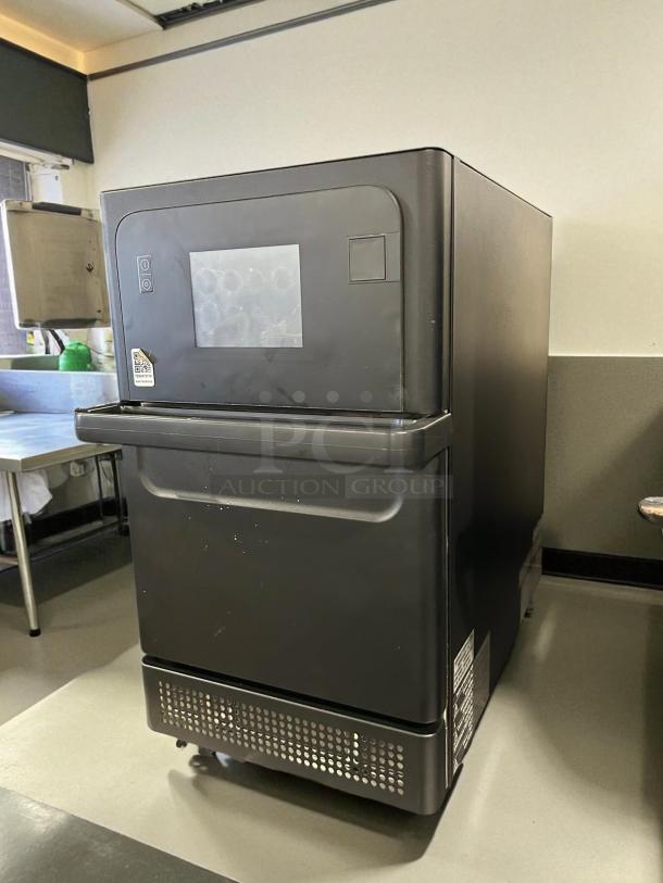 Merrychef eikon e2s High Trend oven, black, ventless, electric, 208/240V, fully tested, excellent condition, countertop model.