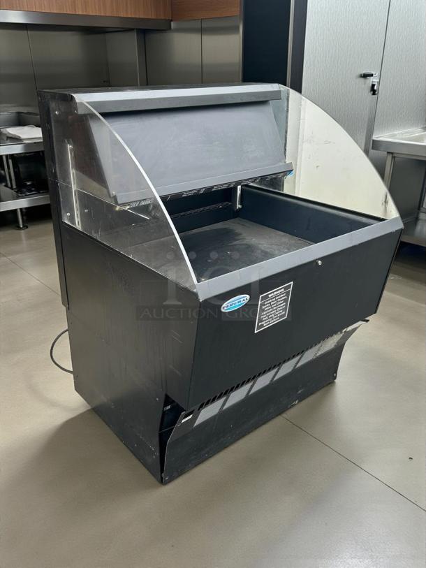 Federal Industries ELPRSS-3 Refrigerated Merchandiser, 35" low profile, excellent condition, tested and working.