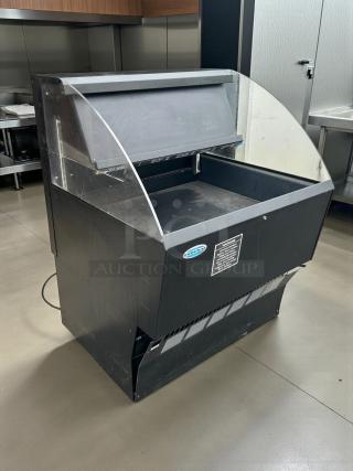 Federal Industries ELPRSS-3 Refrigerated Merchandiser, 35" low profile, excellent condition, tested and working.