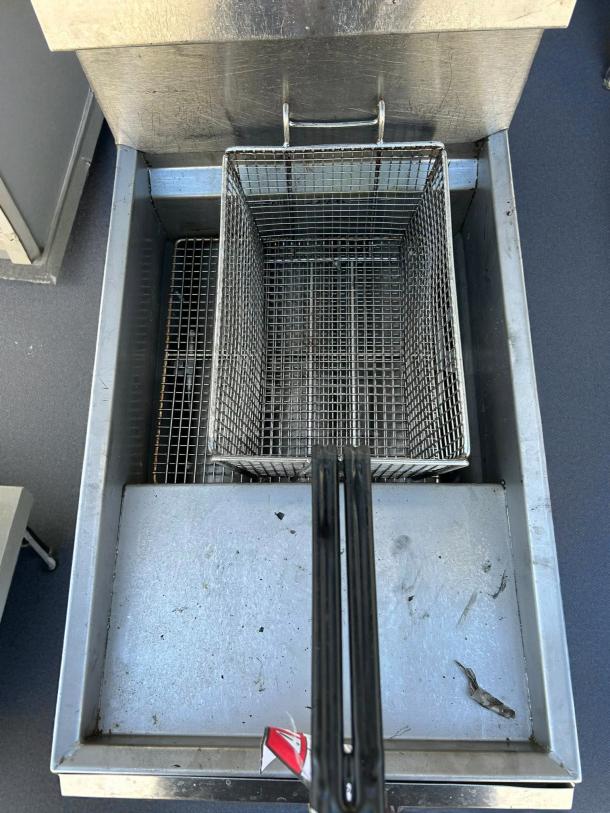 Imperial Range IFST-25 natural gas countertop fryer, 25 lb. capacity. Excellent condition, tested and working, with fry basket.