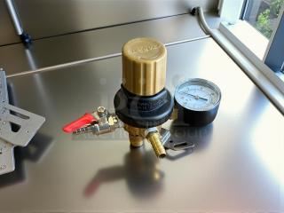 Taprite REGCO2-SG CO2 primary regulator, single gauge, pristine condition, features a brass body and gauge with red valve handle.
