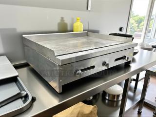 Stratus SMG36 36" griddle flat top grill in great condition. Gas-powered, tested, and working. Stainless steel surface.