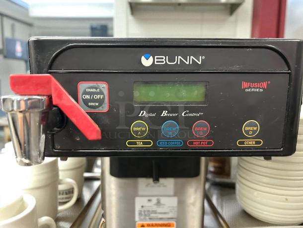 BUNN ITCB-DV Dual-Volt coffee brewer, excellent condition, tested and working, with tray. Features digital brewer control and infusion series options.