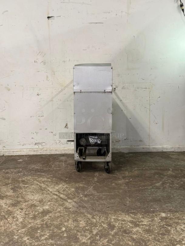 Dukers DCF4-NG commercial floor fryer, 50 lb. capacity, natural gas, 120,000 BTU, on wheels, in good condition.