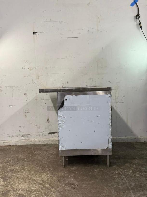 STEEM TABLE 3 WELL model; stainless steel with visible wear on the side panel. Sturdy build, ideal for commercial use.