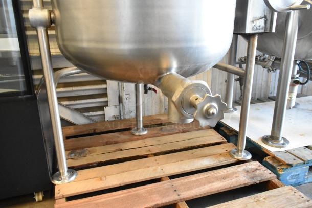 Cleveland KDL-60T stainless steel commercial 60-gallon tilt steam kettle, manual tilt, excellent condition.