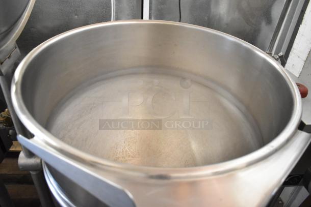 Cleveland KDL-40T stainless steel 40-gallon manual tilt steam kettle, commercial, floor style, pristine condition.