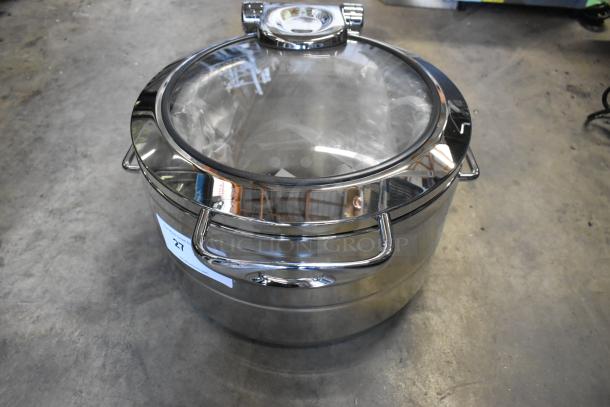 BRAND NEW Acopa Manchester 11 Qt. stainless steel induction chafer with glass top and soft close lid. Scratch and dent condition.