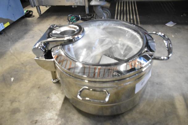 BRAND NEW Acopa Manchester 11 Qt. stainless steel induction chafer with glass top and soft close lid; minor cosmetic scratches.