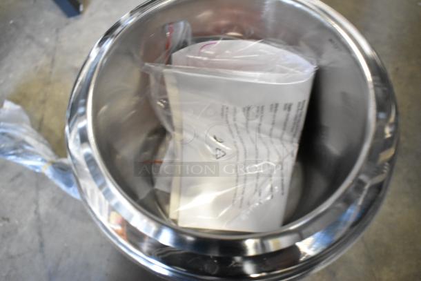 Avantco 177W300SS 6 Qt. stainless steel warmer, brand new scratch and dent, 120V, 1 Phase, with packaging inside.