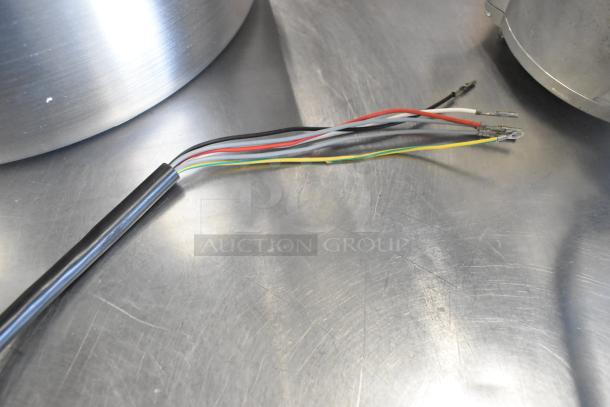 BRAND NEW SCRATCH AND DENT Nidec convection oven motor. Wires exposed, 115-120 volts, 1 phase, minor cosmetic blemishes.