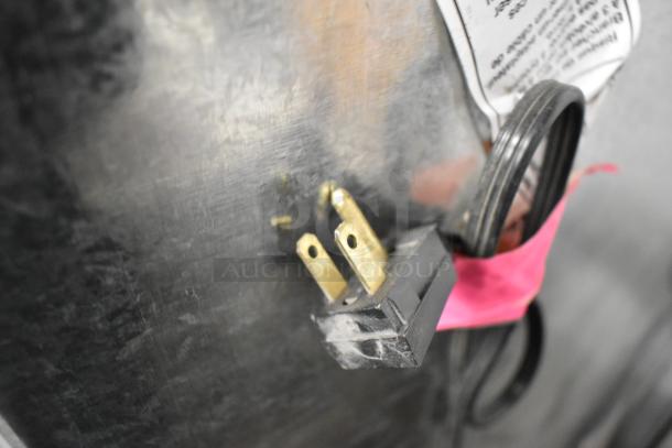 Close-up of the Maytag M1TXEGMYW01 cooler's power plug. Features 115 volts, 1 phase. Slight wear visible on the plug.