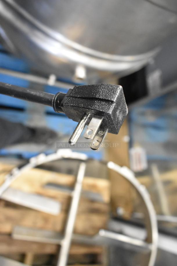 2025 True GDM-12-HC cooler plug detail, 115V, showcasing compatibility for commercial use.