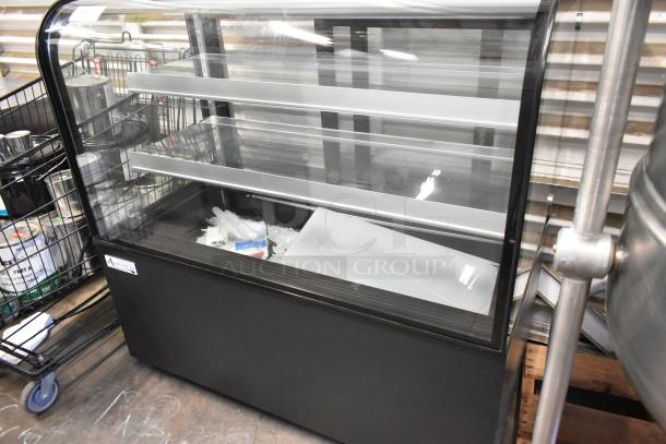 Brand new Avantco metal deli display case with broken glass, 115 Volts, 1 Phase. Scratch and dent condition.