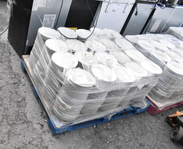 950 stacked white plates on a pallet, wrapped in plastic, ready for auction. Plates appear unused and in excellent condition.