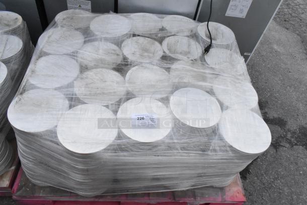 Pallet with 950 white plates wrapped in plastic. Visible label indicates lot number 226. Plates appear unused.