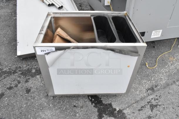Brand new Regency 24"x18" stainless steel portable ice bin, scratch and dent condition, includes label "251" for auction.
