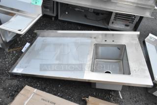 BRAND NEW SCRATCH AND DENT! Regency 600ST3060R Stainless Steel Table w/ Sink Basin and Under Shelf. - Item #1216815
