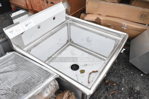 Brand new Steelton 522CS12424 18-gauge stainless steel commercial sink, 24"x24"x12" bowl, no legs, scratch and dent condition.