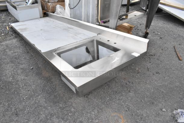 BRAND NEW Regency 600ST3096R stainless steel tabletop with sink bay, no legs, scratch and dent condition.