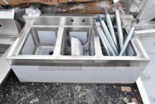 BRAND NEW SCRATCH AND DENT! Regency 600B31014 3 Bowl Underbar Sink - 38 1/2