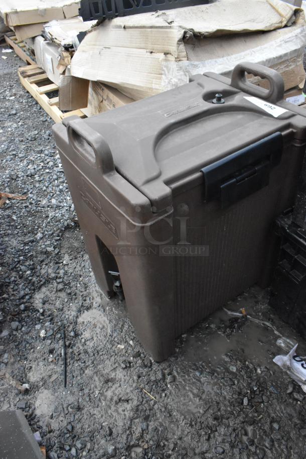 Brown Carlisle XT10000 insulated beverage holder dispenser, new with scratch and dent; features stacking design and secure lid.