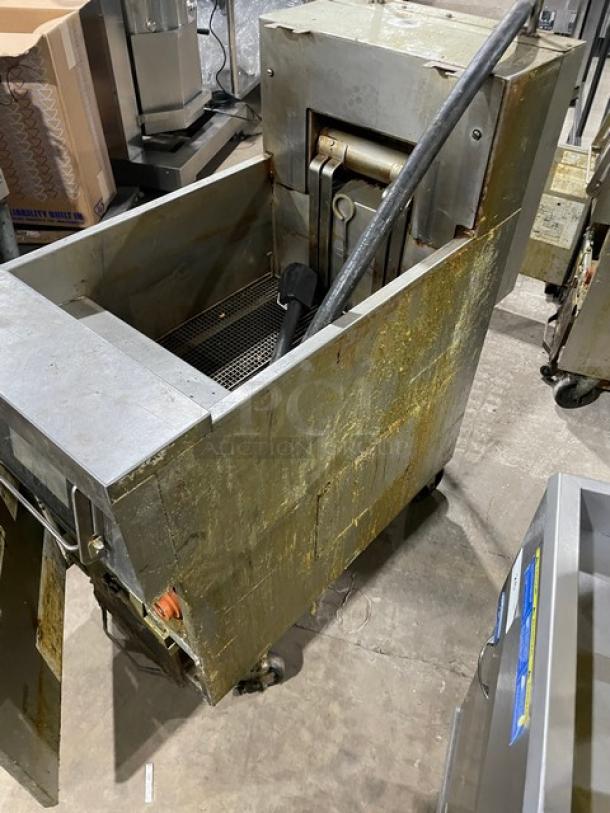 Frymaster FilterQuick Series electric fryer, model 1FQE80U0ZQTZB17, with touchscreen and filtration, on casters, used condition.