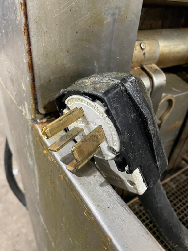 Frymaster FilterQuick Series electric deep fryer plug, model 1FQE80U0ZQTZB17, 208V 3-phase, shows signs of wear.